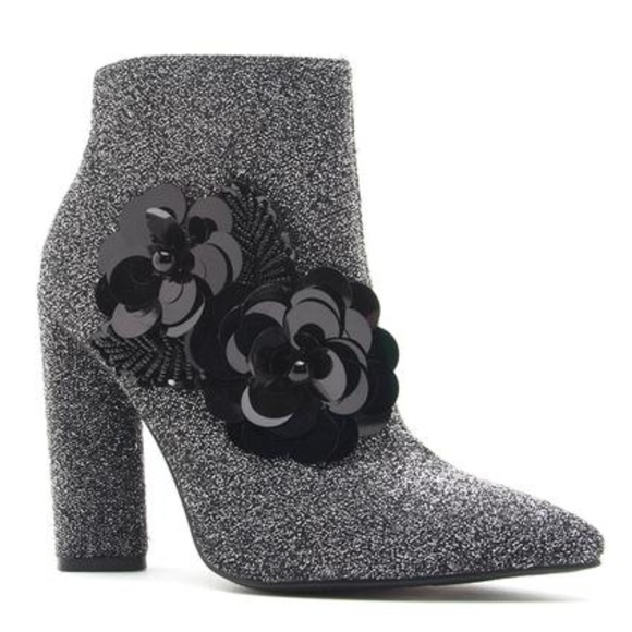 NIB Qupid Pewter High Heel Lurex Bootie with Black Floral Embellishment - Picture 2 of 5